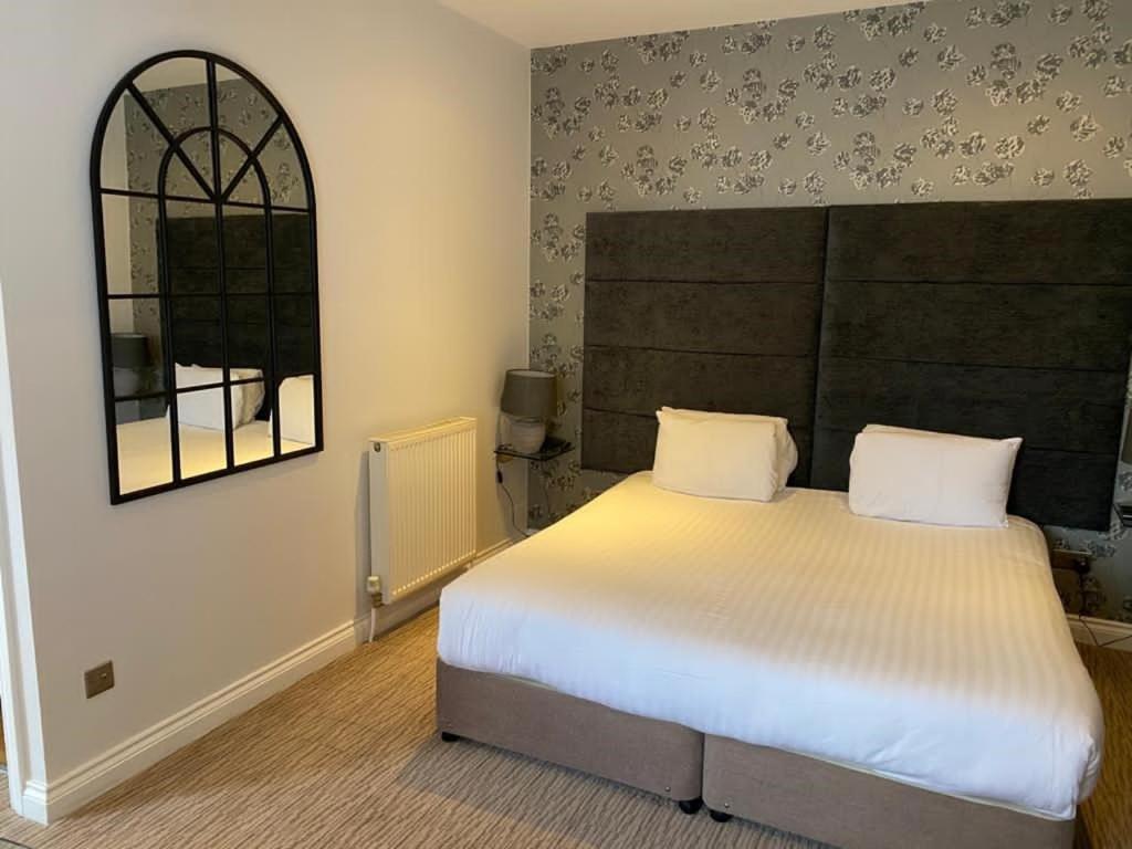 The Mount Country Manor Hotel & Golf Wolverhampton Exterior photo