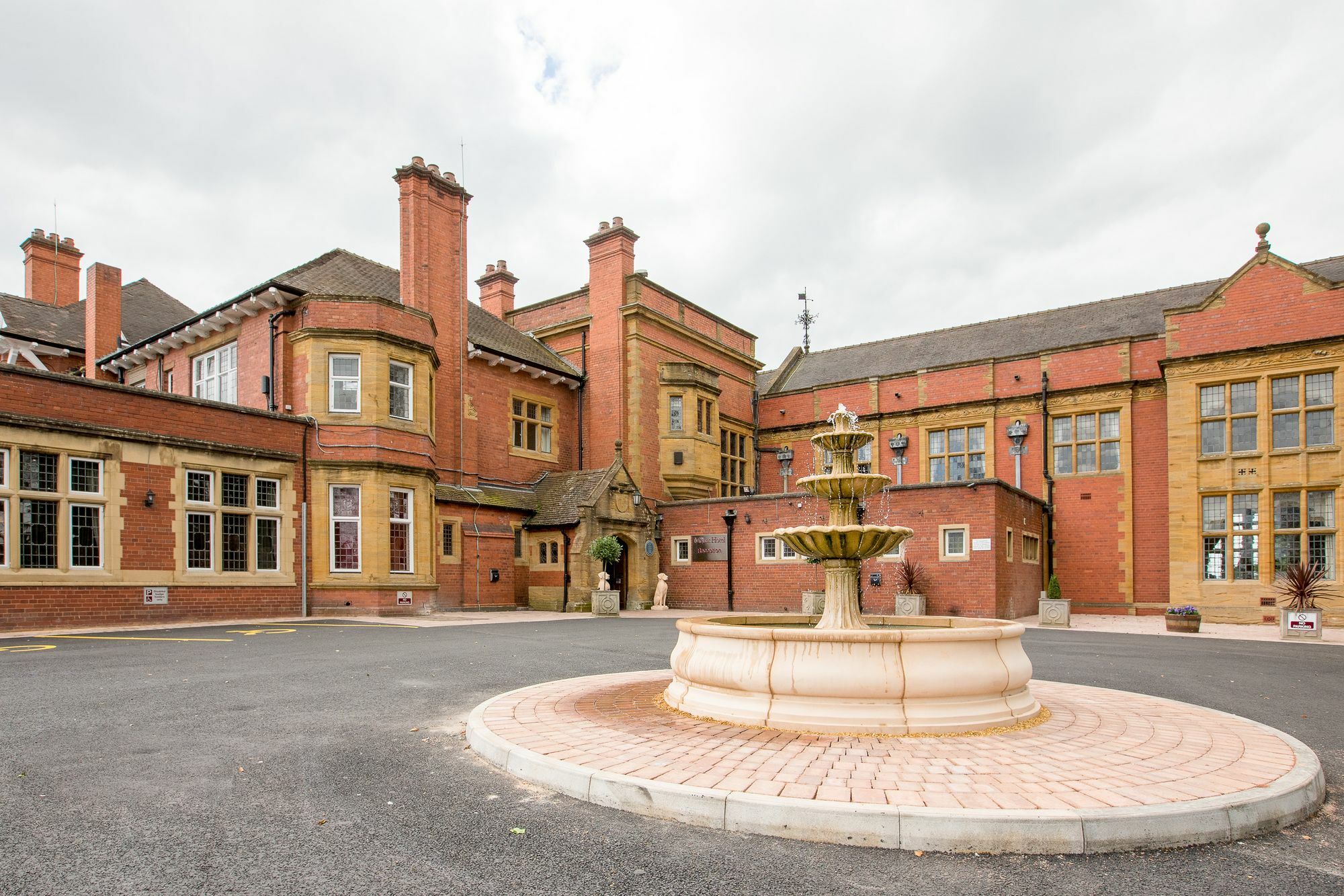 The Mount Country Manor Hotel & Golf Wolverhampton Exterior photo